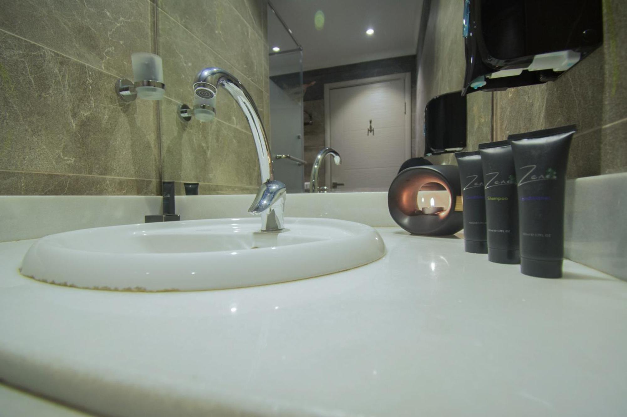 Nile Guardian Hotel Giza Екстериор снимка